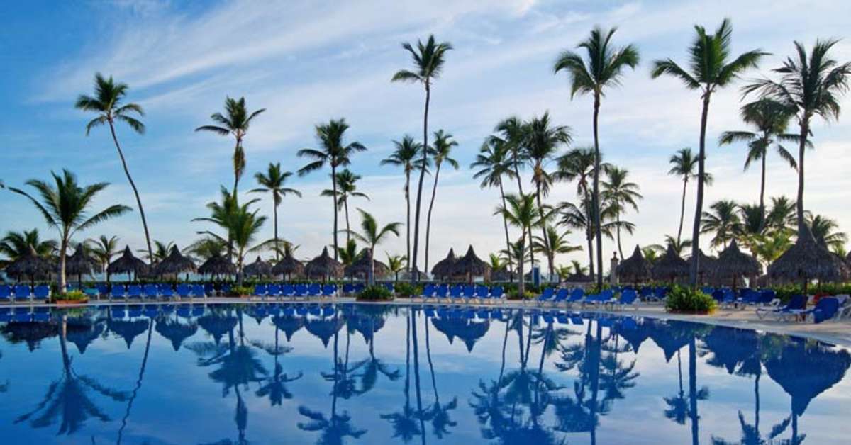 Een foto van het zwembad bij Grand Bahia Principe Bavaro