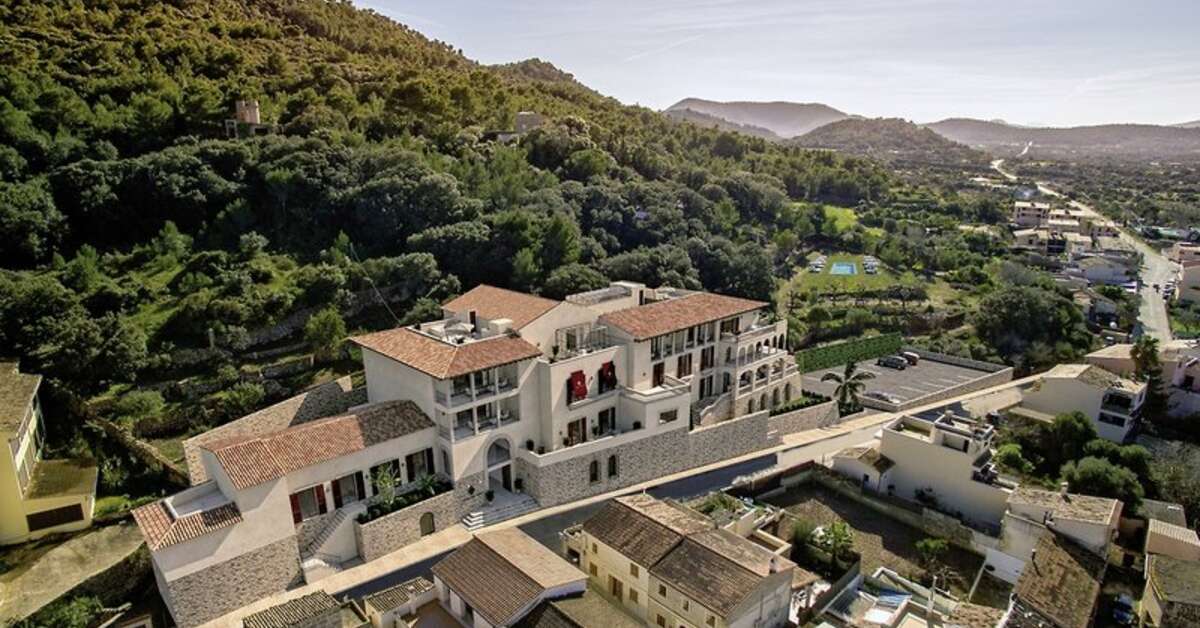 Een foto van de buitenkant van Hotel Creu de Tau Art & Spa