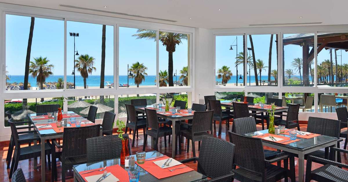 Een foto van het terras bij Hotel Sol Principe