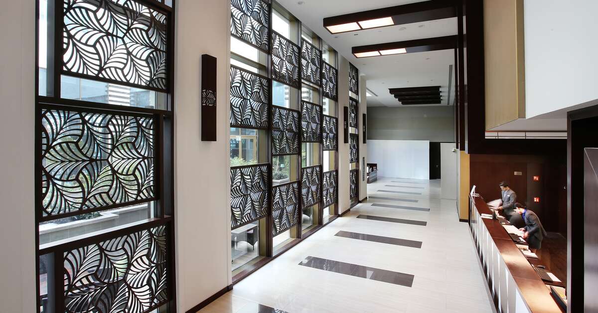 Een foto van het interieur van Metropolitan Hotel Dubai