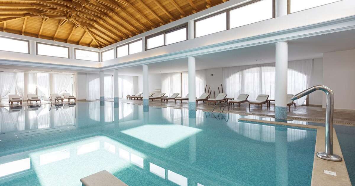Een foto van het zwembad bij Mitsis Laguna Resort & Spa