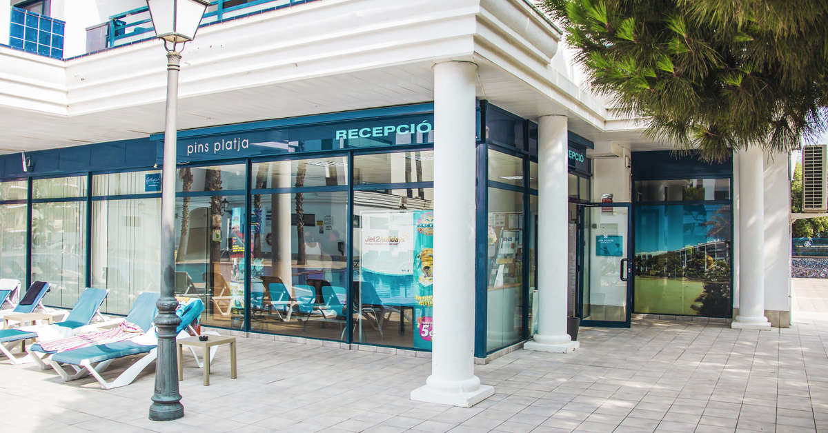 Een foto van de buitenkant van Appartementen Pins Platja