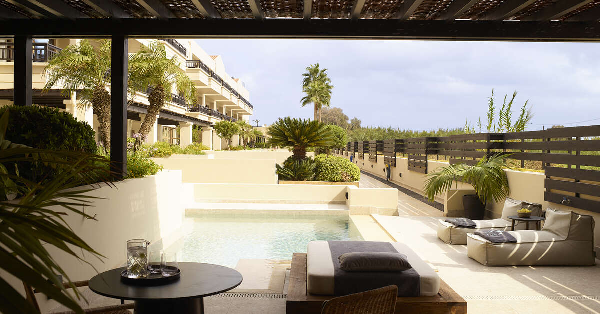 Een foto van het zwembad bij Asterion Suites & Spa