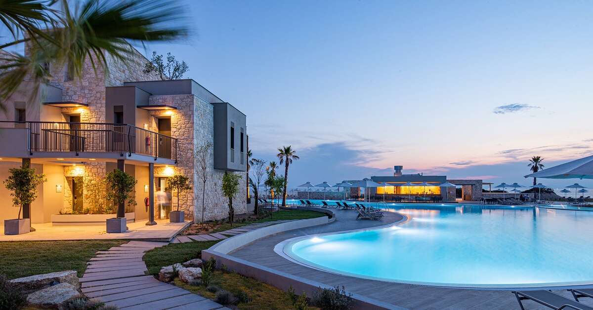 Een foto van het zwembad bij Portes Lithos Luxury Resort