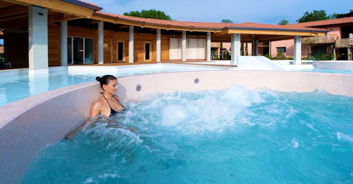 Een foto van het zwembad bij Green Village Resort