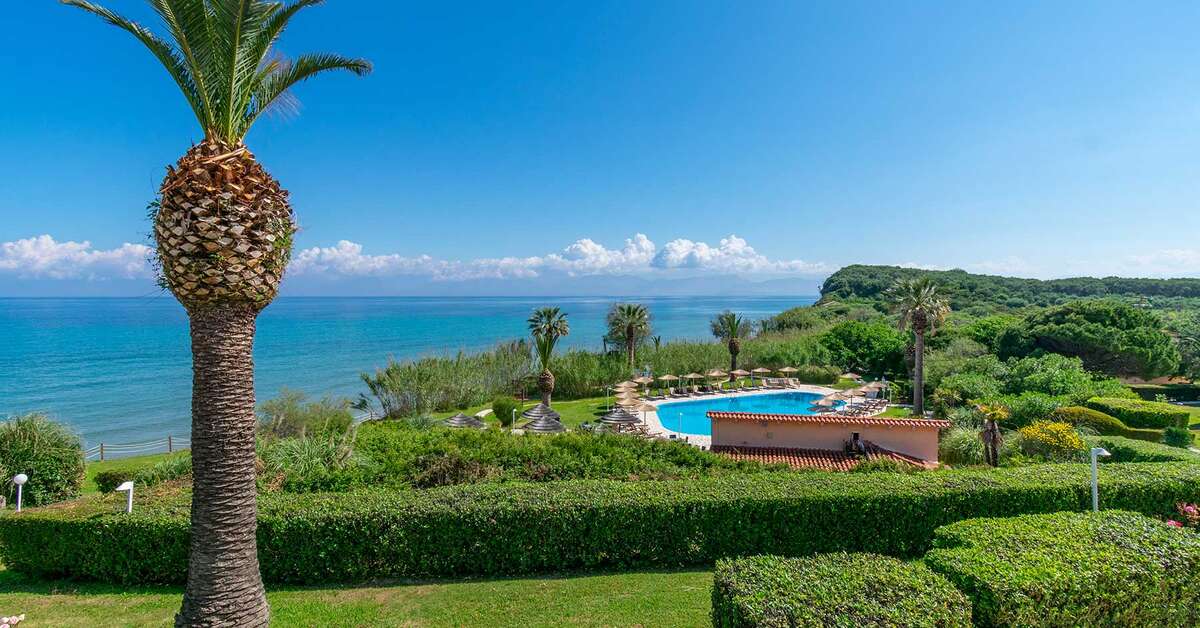 Een foto van het zwembad bij Hotel Ibiscus Corfu