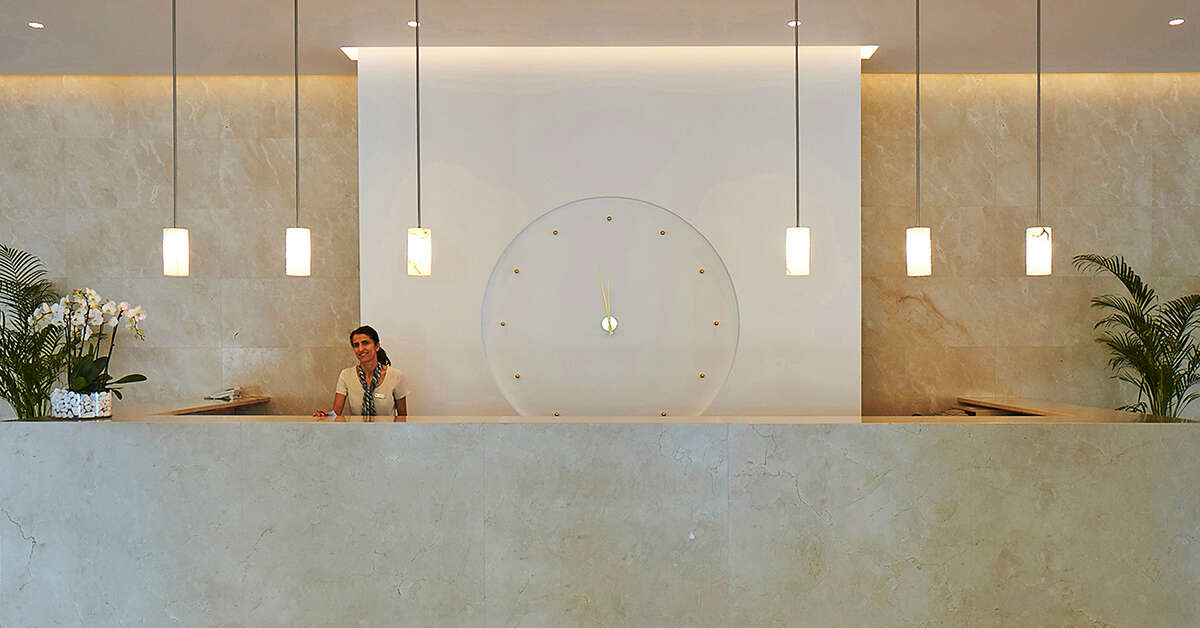 Een foto van het interieur van Sunrise Beach Hotel