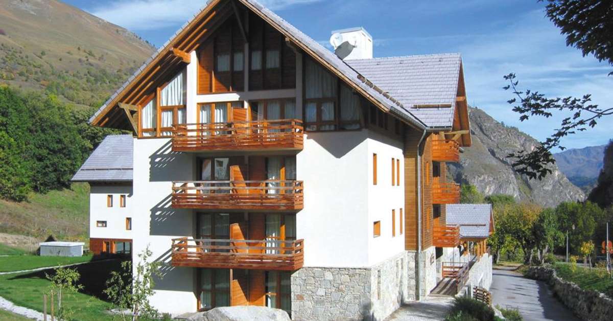 Een foto van de buitenkant van Les Chalets du Galibier