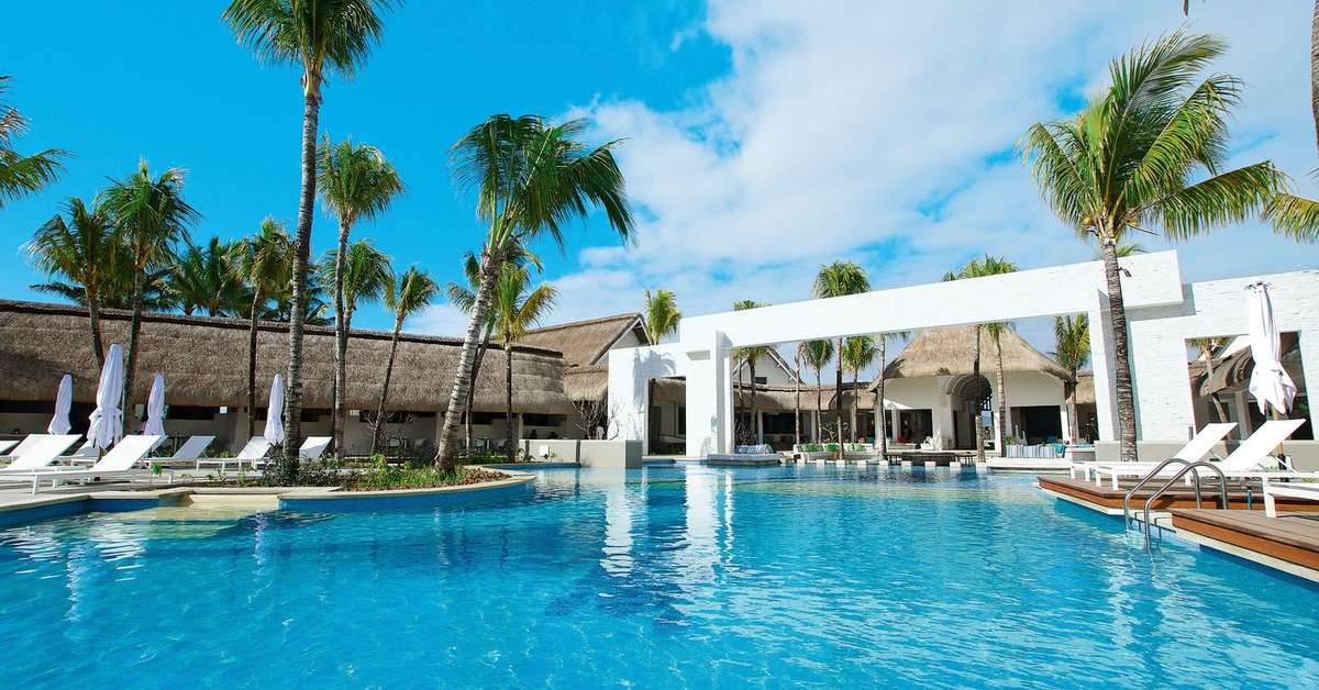 Een foto van het zwembad bij Ambre Resort & Spa