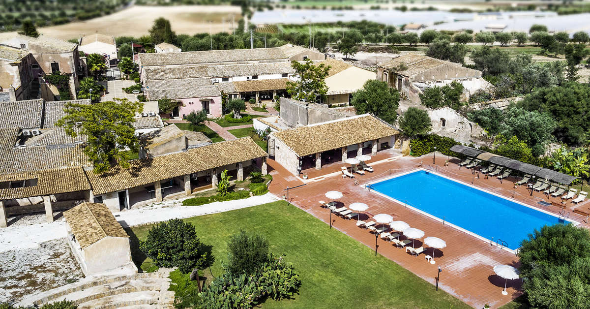 Een foto van het zwembad bij Hotel Villa Giulia Noto