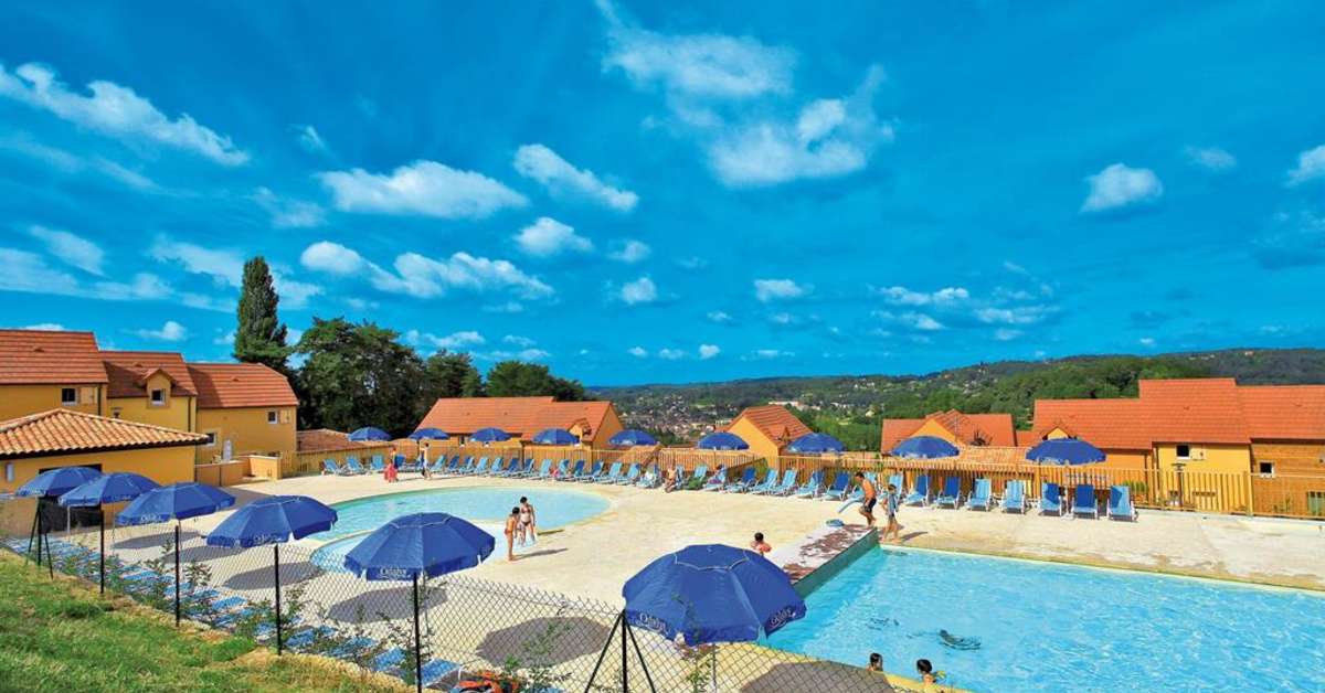 Een foto van het zwembad bij Les Coteaux De Sarlat