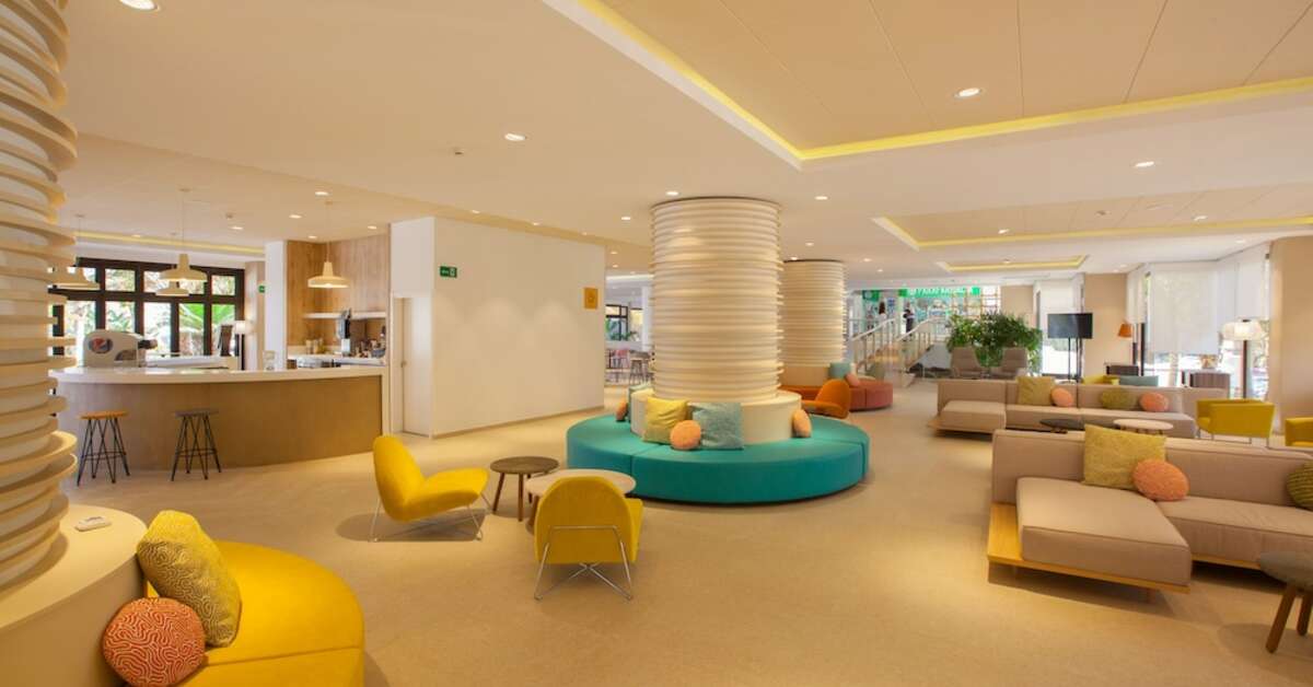 Een foto van het interieur van Abora Continental by Lopesan Hotels