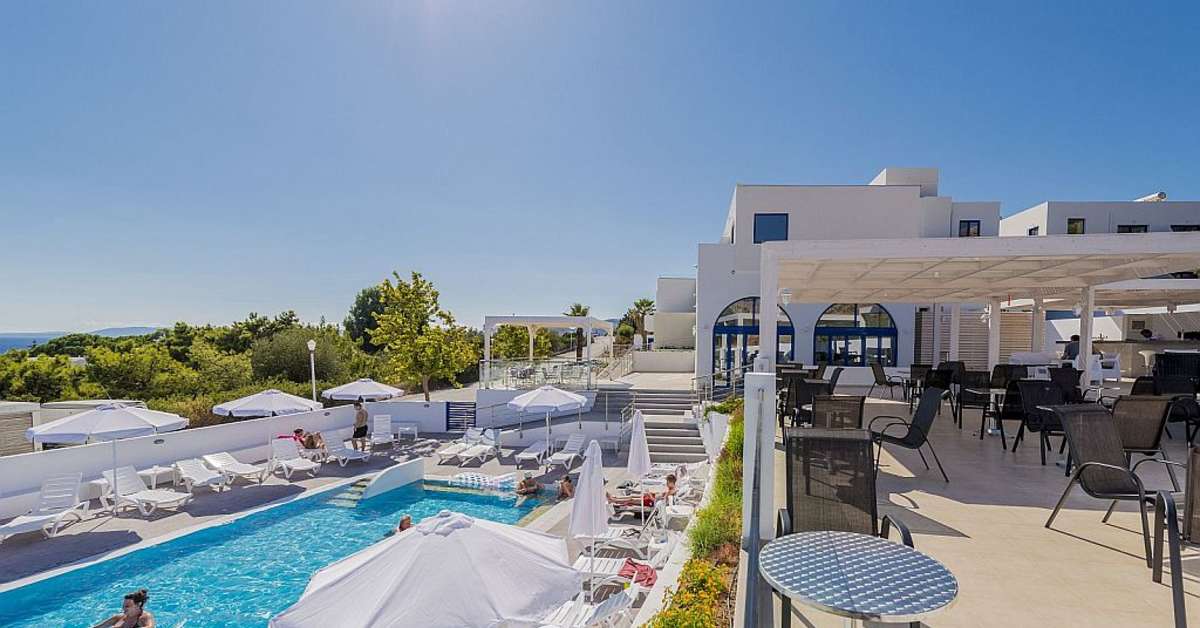 Een foto van het zwembad bij Eagles Nest Hotel