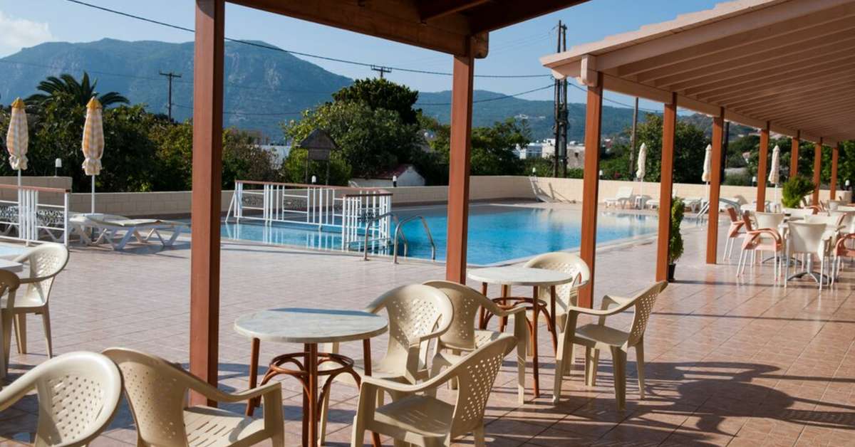 Een foto van het terras bij Eleni Hotel
