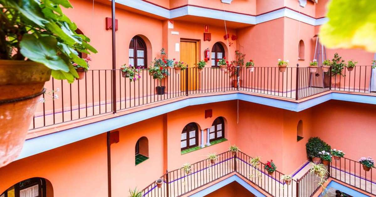 Een foto van het interieur van Patio de la Alameda