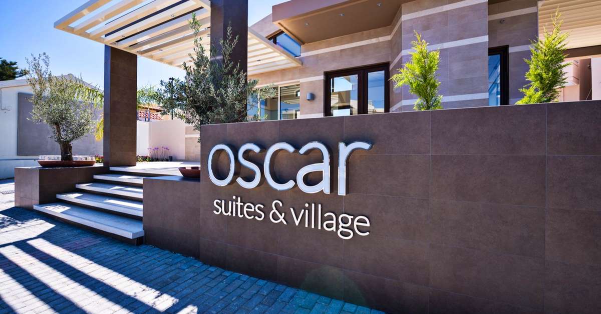 Een foto van de buitenkant van Oscar Village & Suites