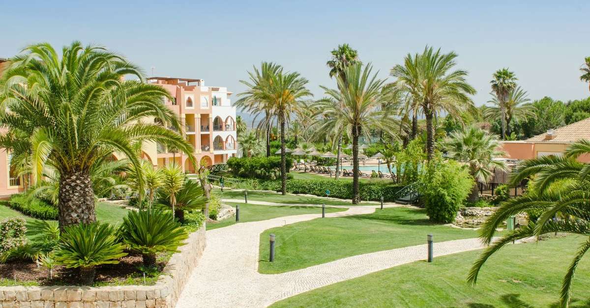Een foto van het terras bij Jardim da Meia Praia