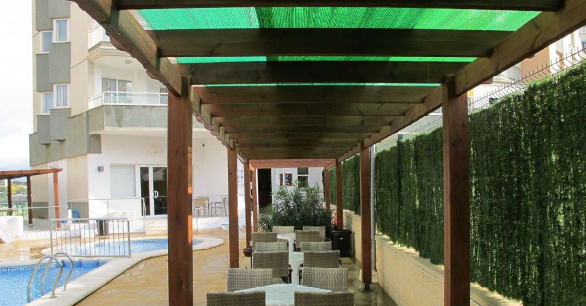 Een foto van het terras bij Playamar Appartementen