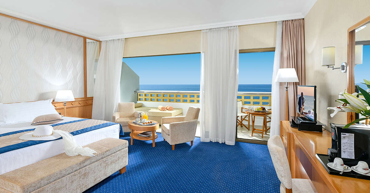 Een foto van Constantinou Bros Athena Royal Beach Hotel