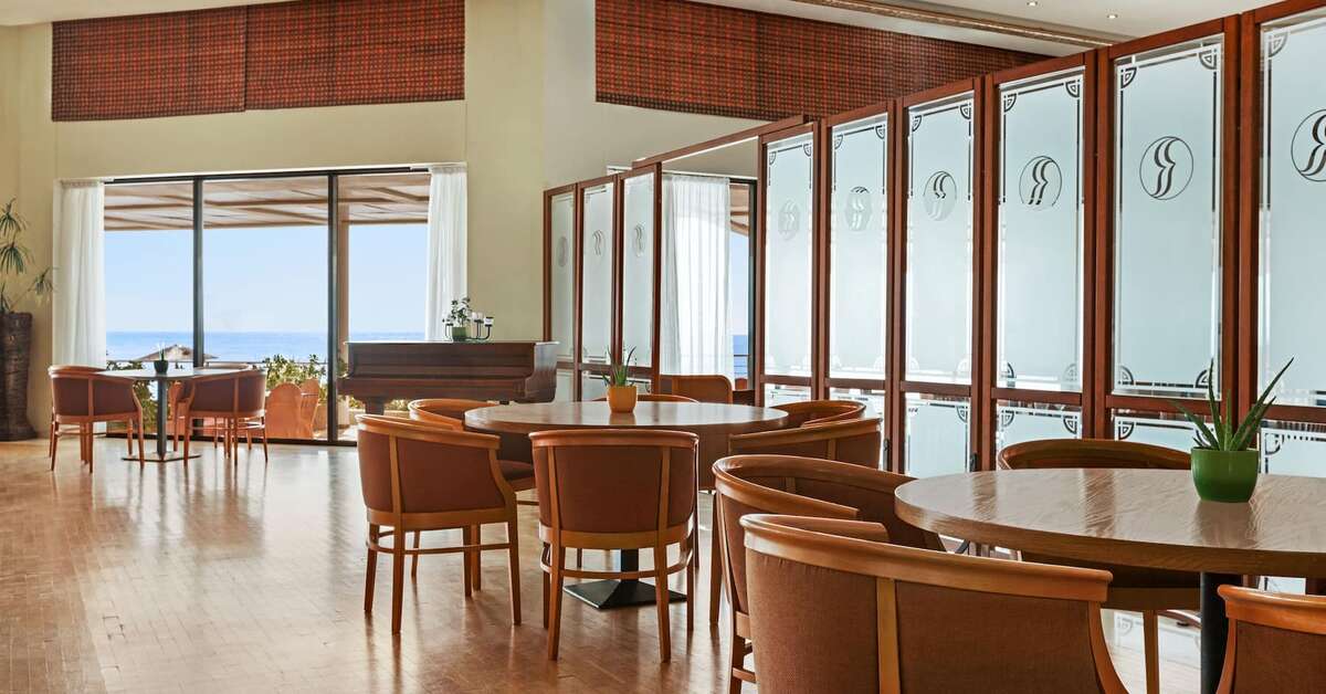 Ein Foto Ramada Plaza by Wyndham Thraki