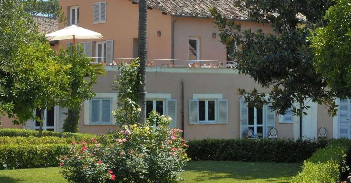 Een foto van de buitenkant van Kolbe Hotel Rome