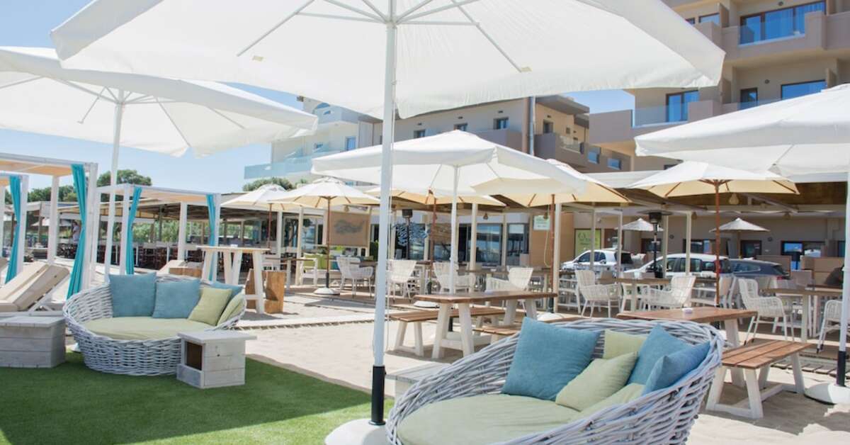 Een foto van de faciliteiten bij Yianna Caravel Beach Hotel
