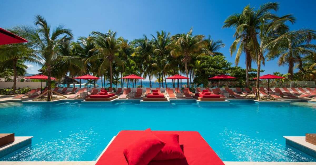 Een foto van het zwembad bij S Hotel Jamaica