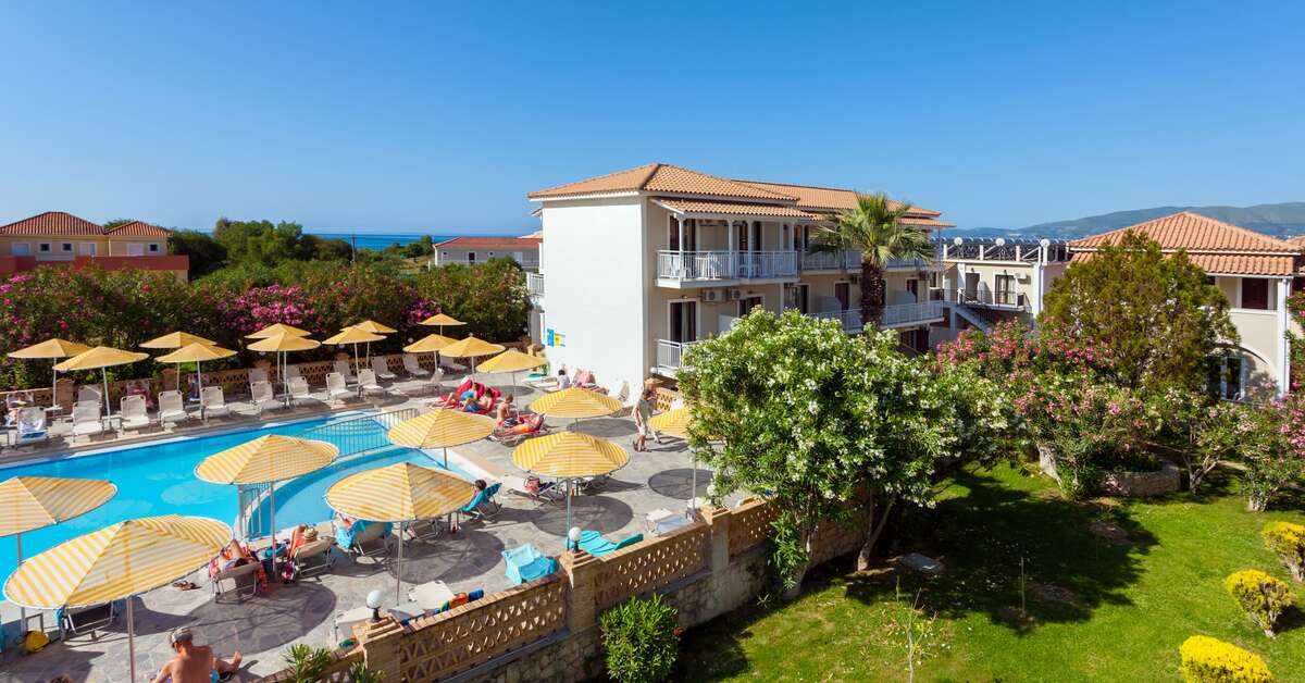 Een foto van het zwembad bij Cavo D'Oro Hotel