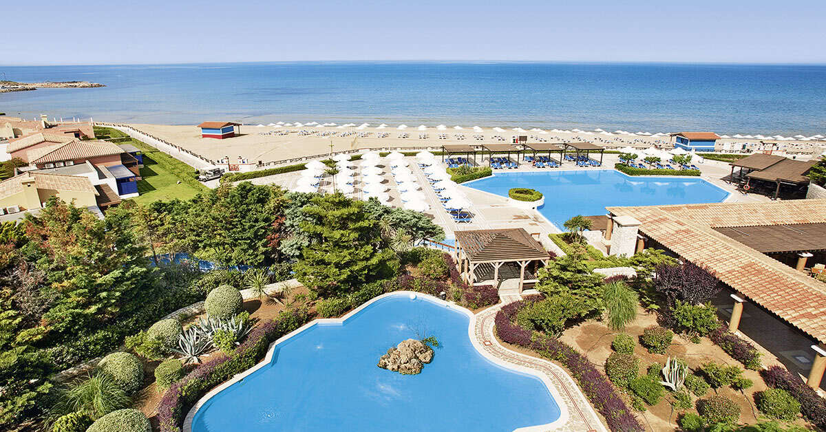 Een foto van het zwembad bij Aldemar Olympian Village