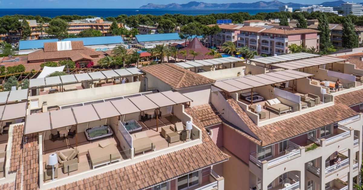 Een foto van de buitenkant van Viva Blue & Spa Aparthotel