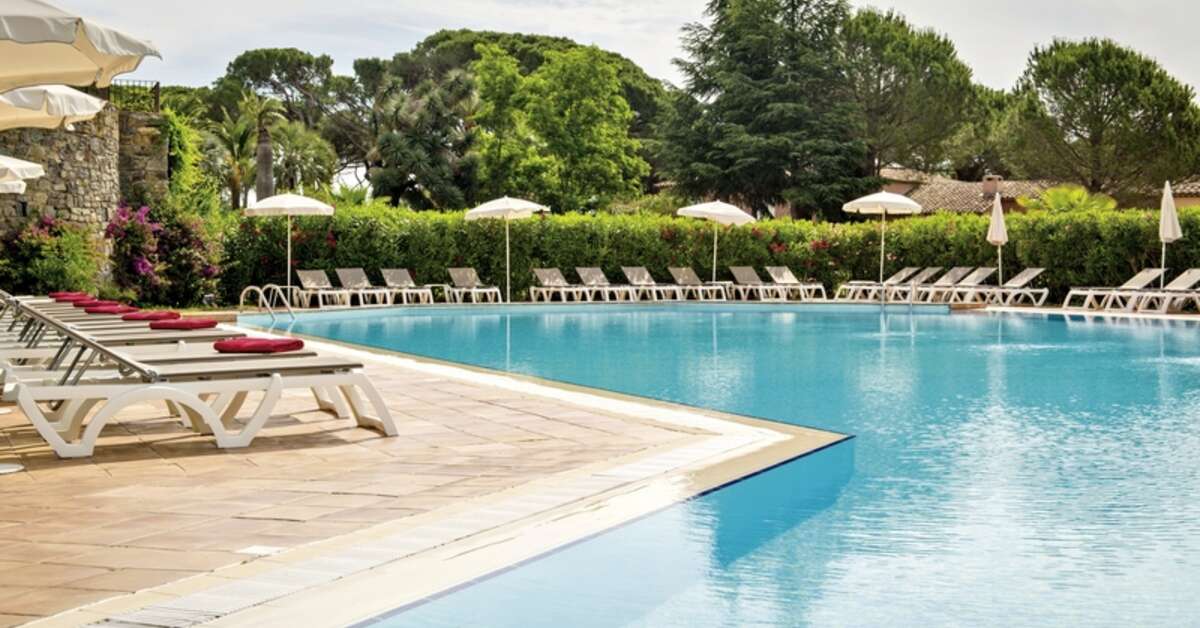 Een foto van het zwembad bij Hotel Les Jardins de Sainte-Maxime