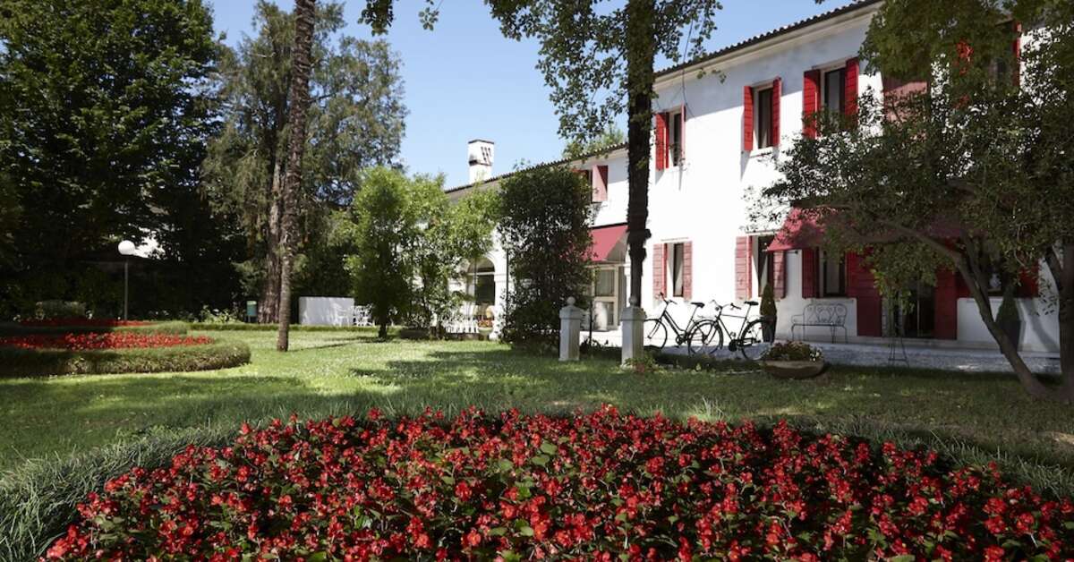 Een foto van de buitenkant van Villa Patriarca Hotel