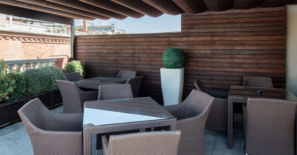 Ein Foto von der Terrasse im Catalonia Avinyo