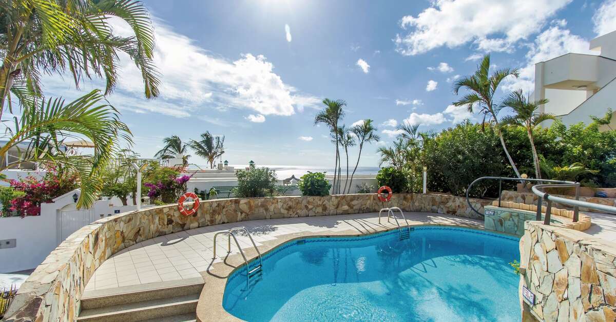 Ein Foto vom Pool im Apartments Livvo Garden & Sea Boutique Lodging