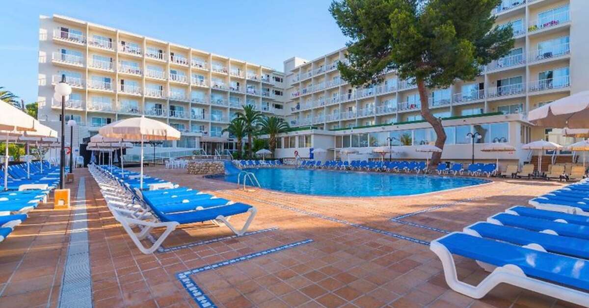 Een foto van het zwembad bij Blue Sea Coral Beach