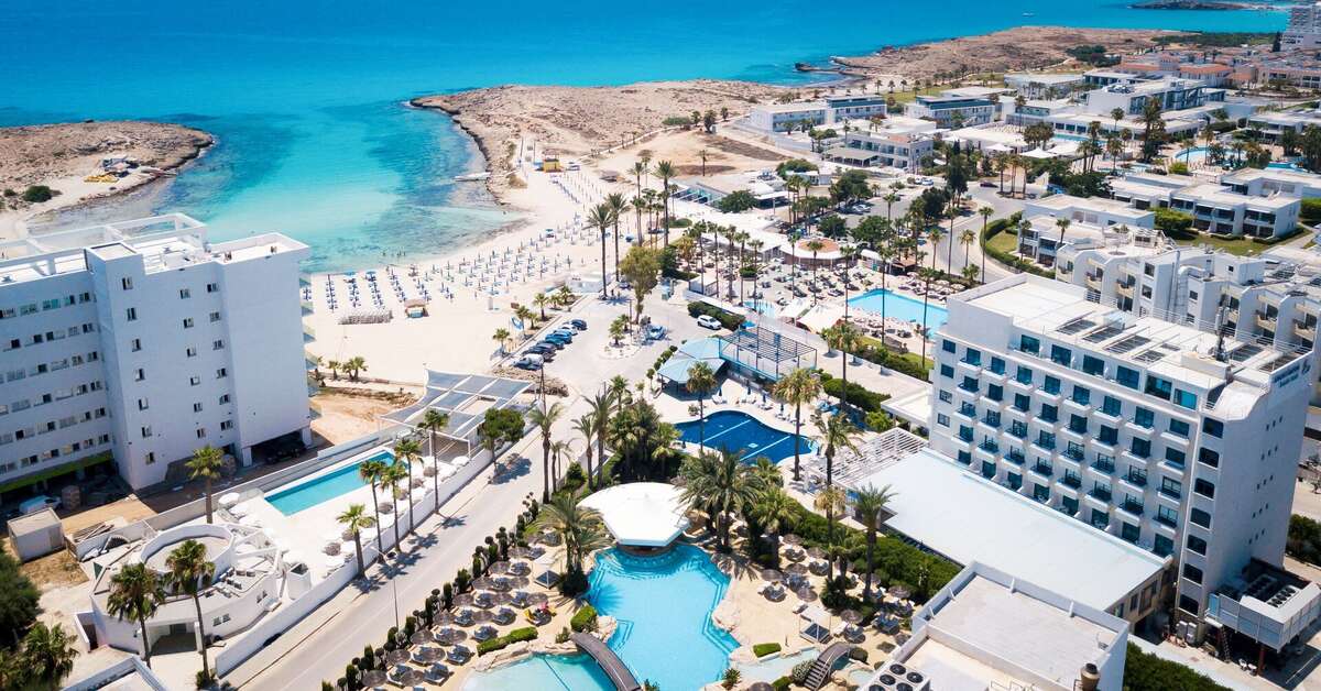 Een foto van het zwembad bij Tasia Maris Beach Hotel