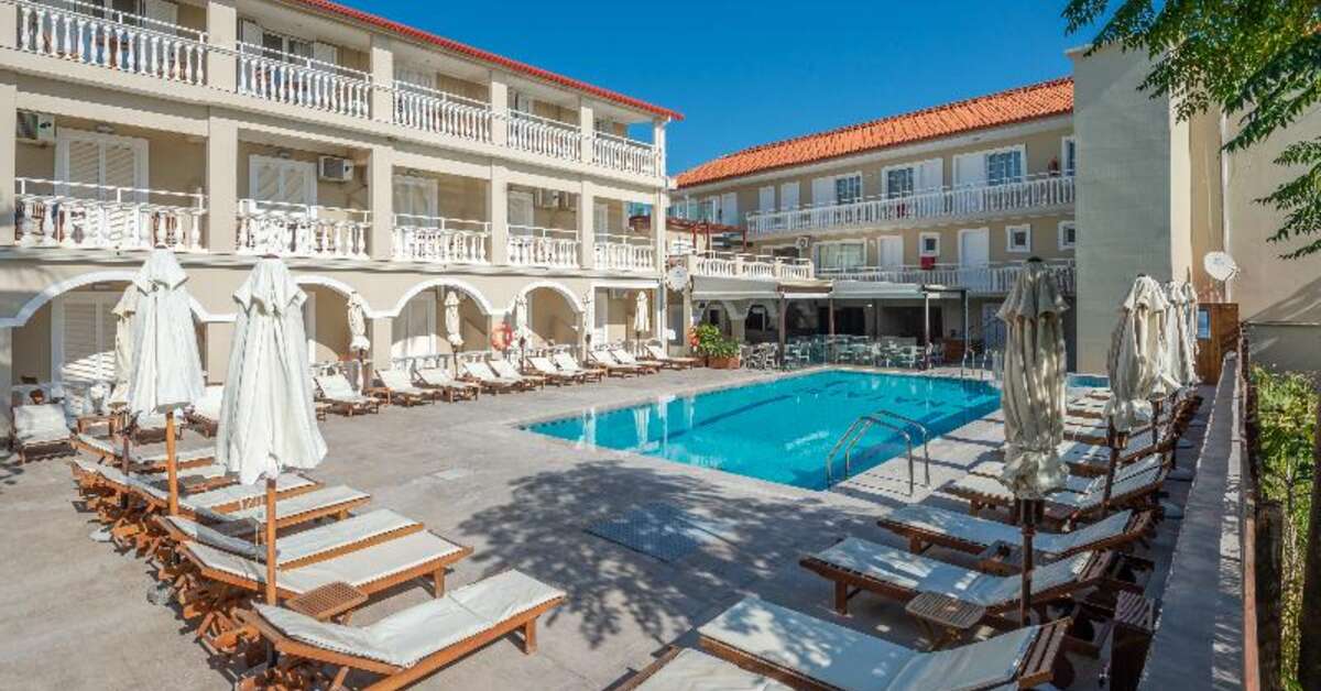 Een foto van het zwembad bij Natalie Hotel