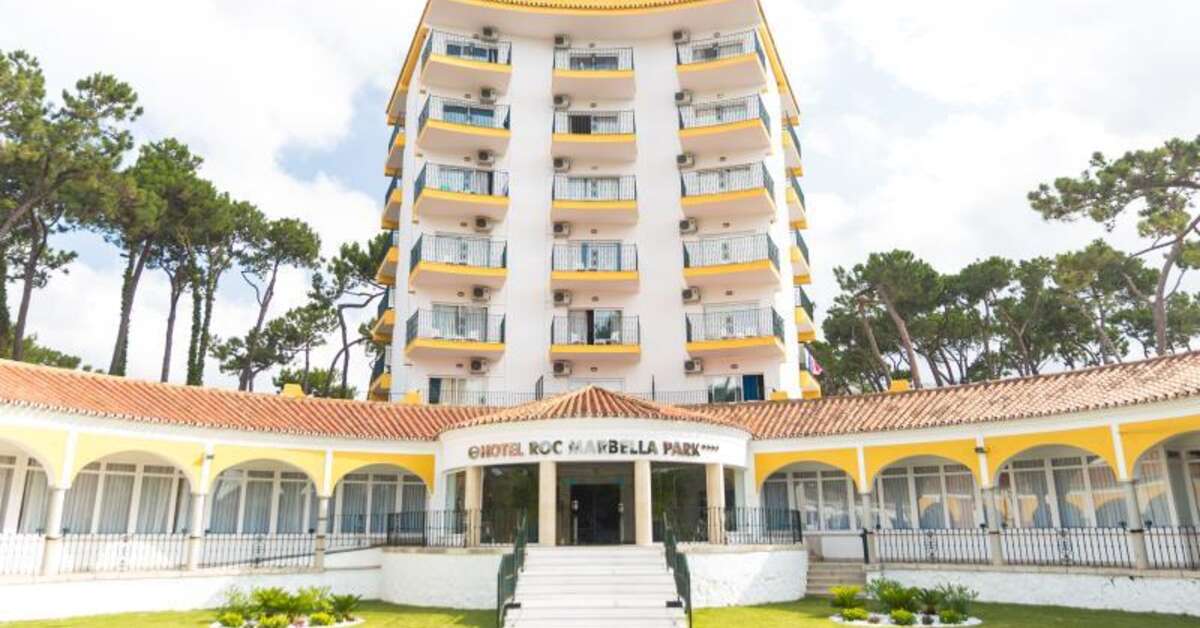 Een foto van de buitenkant van Roc Marbella Park Hotel