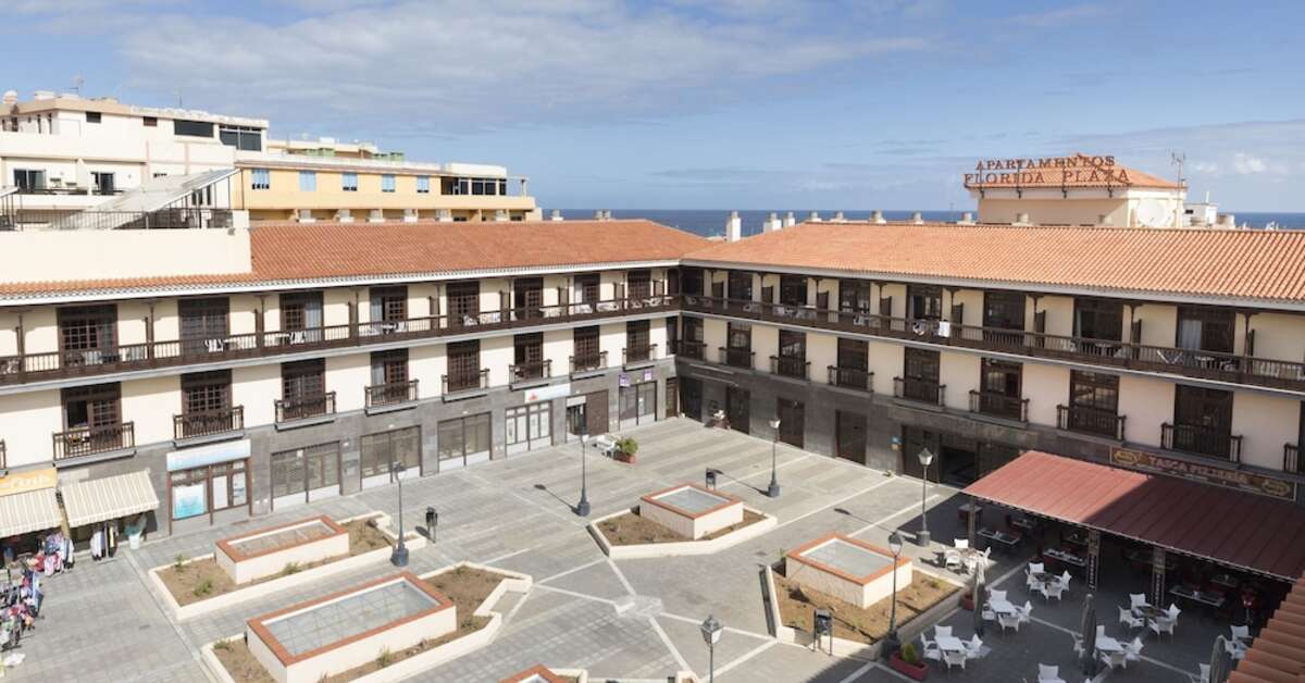 Een foto van de buitenkant van Be Smart Florida Plaza