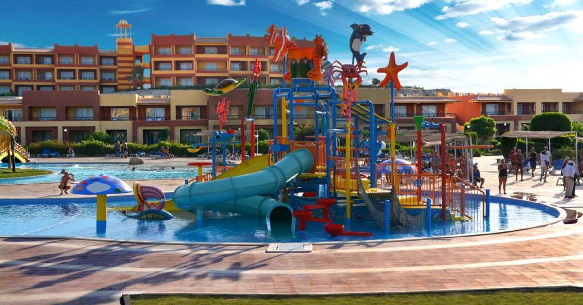Een foto van het zwembad bij Malikia Resort Abu Dabbab