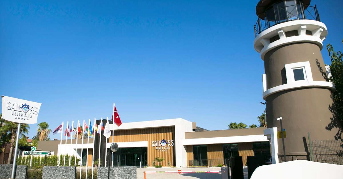 Een foto van de buitenkant van Sailor's Beach Club