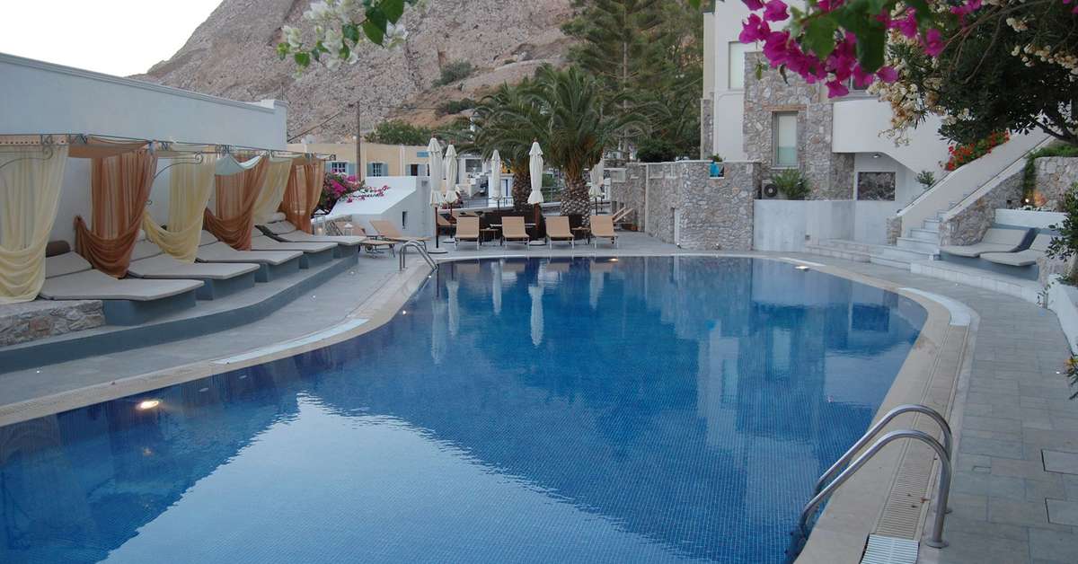 Een foto van het zwembad bij Antinea Suites & Spa