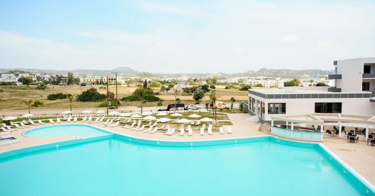 Een foto van het zwembad bij Evita Resort