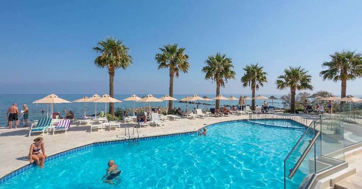 Een foto van het zwembad bij Xenos Kamara Beach Aparthotel