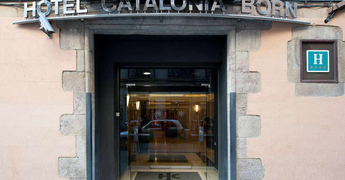 Een foto van de buitenkant van Catalonia Born