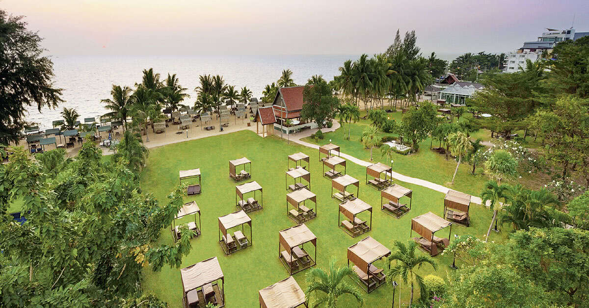 Een foto van het terras bij Pinnacle Grand Jomtien Resort & Spa