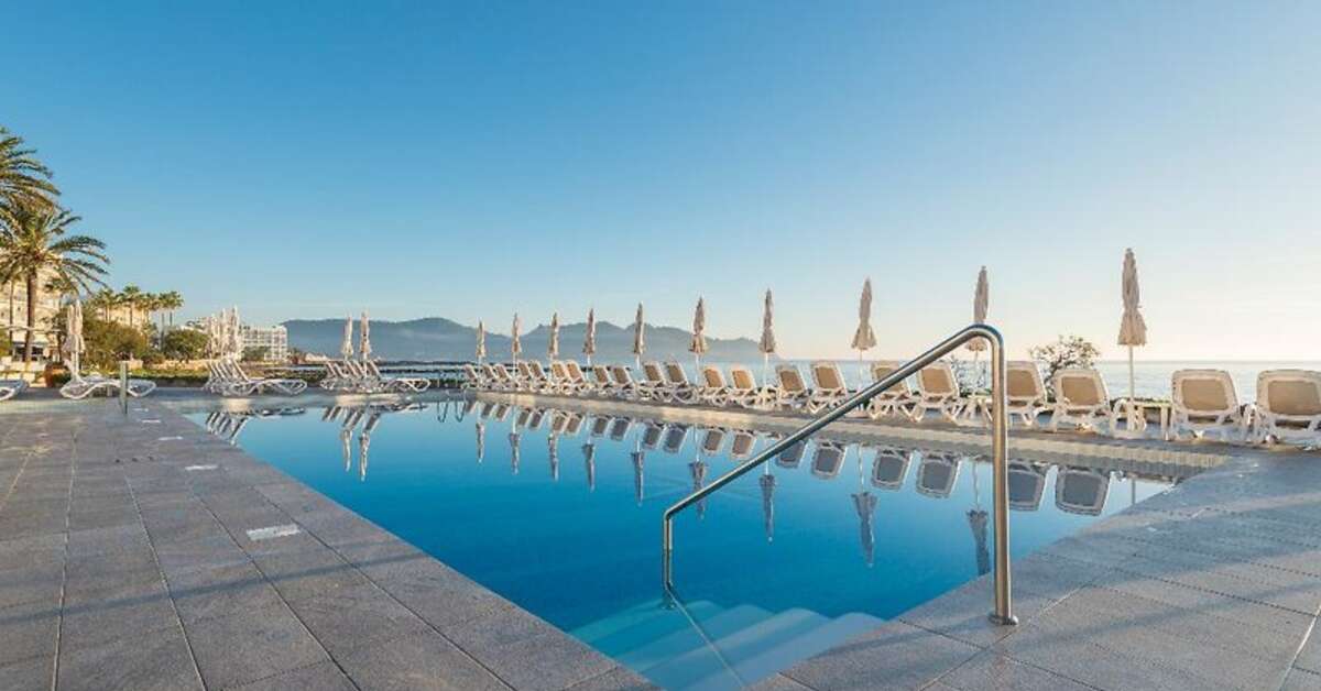 Een foto van het zwembad bij Hotel Atolon & Kaafu Beach Club
