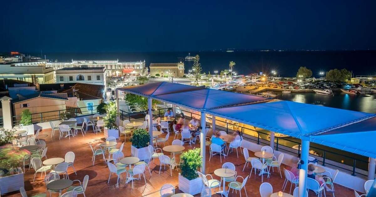 Een foto van het terras bij Strada Marina
