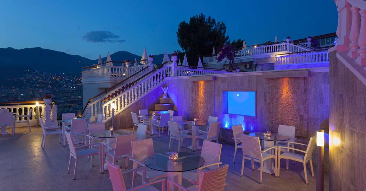 Ein Foto von der Terrasse im Sunny Hill Alya Hotel
