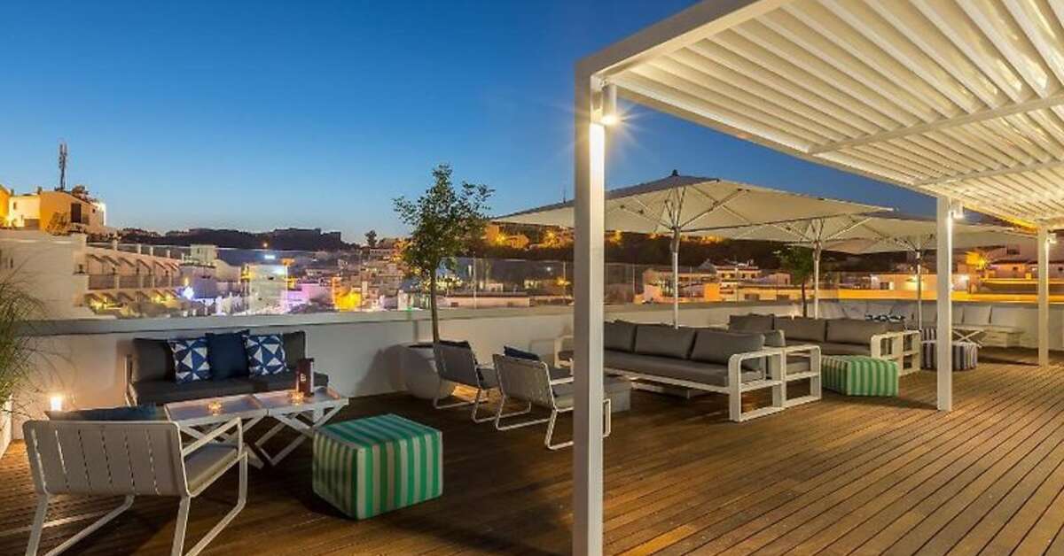 Een foto van het terras bij Hotel Baltum